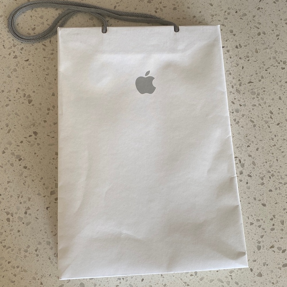 Apple shopping bags